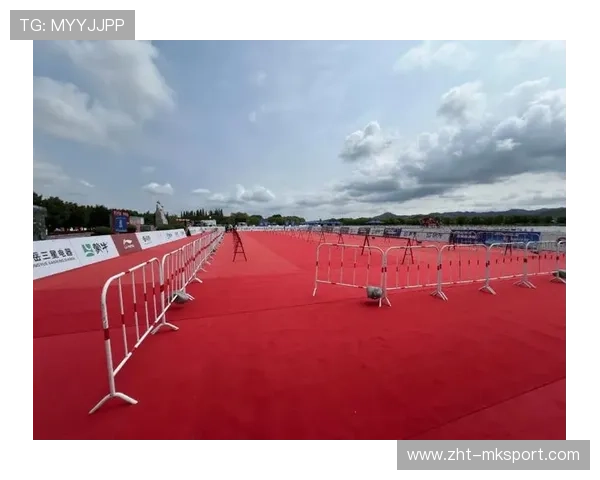 铁人三项队伍完善项目衔接动作，节奏更加顺畅