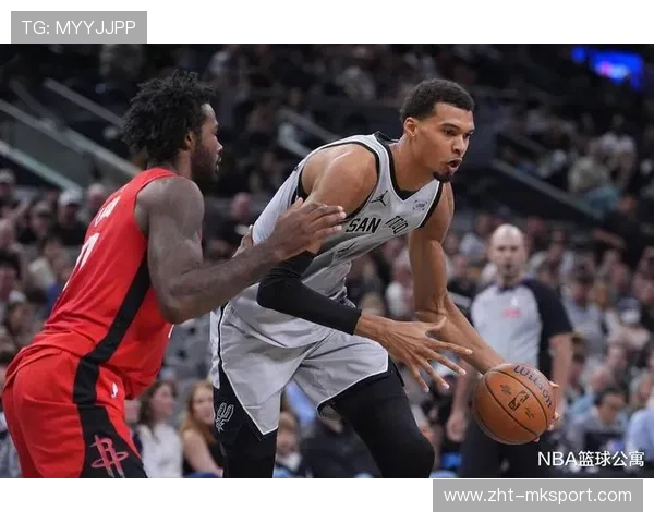 KD24分8失误，阿门12中4，火箭11分惨败马刺，赛后还有4个坏消息，火箭阿森纳